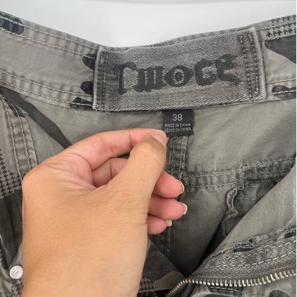 TwoGe Y2K Camo Cargo Mens Shorts Sz 38 Gray Skater Grunge Utility Pockets Street - Picture 9 of 11